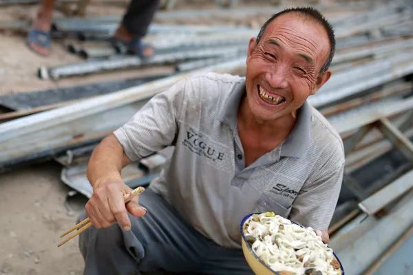 延迟退休成热点的当下,大量超龄农民工是因为“闲不住”?